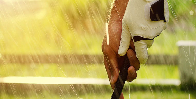 Golftakeaway has a range of Dryisotope products to deal with playing golf in the rain